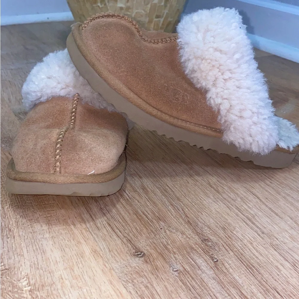 UGG Kids Cozy Shearling-Lined Slip-On Clog - Chestnut